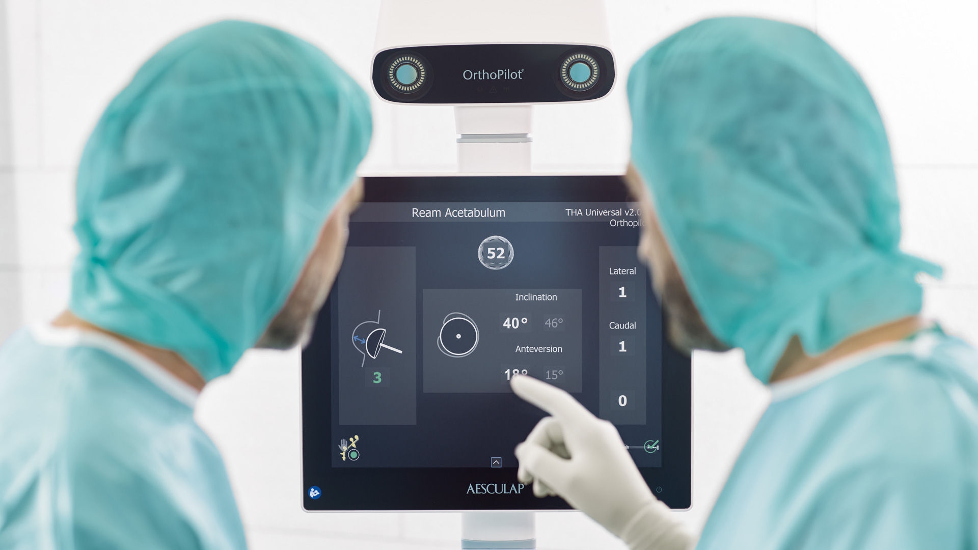 Two surgeons operate with the orthopilot hip navigation software