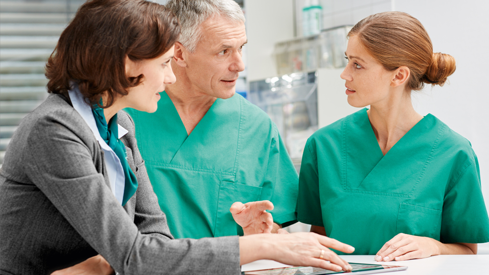 Three health professionals advise each other