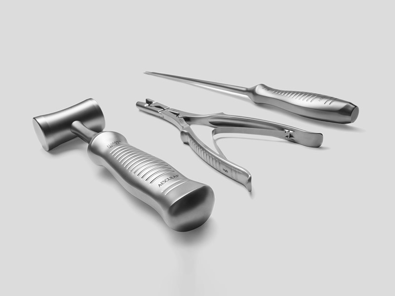 Three-dimensional collagen matrix held by a surgical instrument